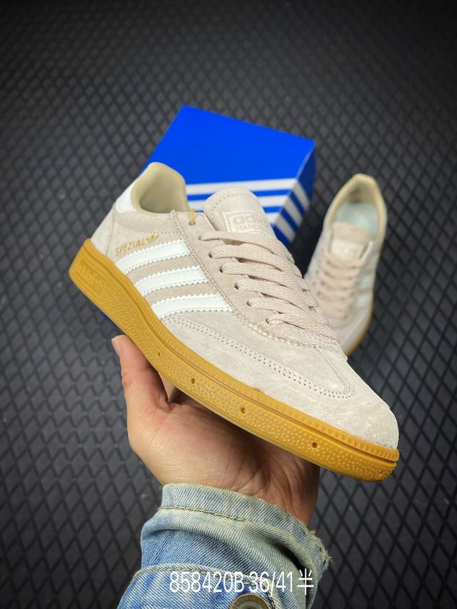 B Adidas Handball Spezial 阿迪达斯经典款 复古休闲板鞋 全鞋采用反毛皮制作 牛筋耐磨大底 承载青春情怀的板鞋 经典三条杠装饰鞋侧 品牌