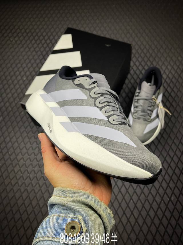 B Ad Adizero Evo Sl M 阿迪超轻透气缓震跑鞋 以令人难以置信的138克重量，刷新了跑鞋轻量化的记录，阿迪在材料科学和工艺技术上的深厚积累。