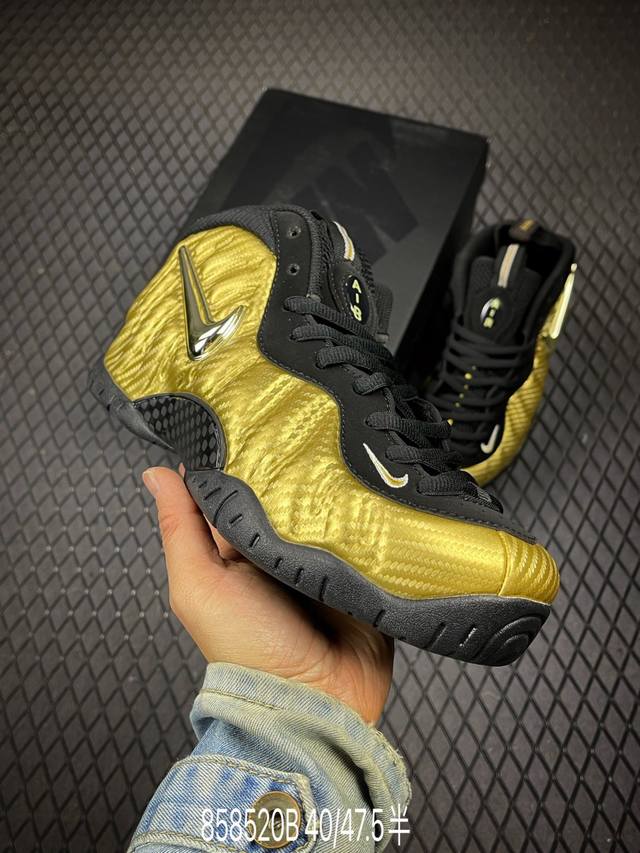 B Nike Air Foamposite One 喷泡 喷泡，是一双内场的后卫战靴，97年1月份首期发行，使用Foamposite一次成型的喷塑鞋面，前掌单Z