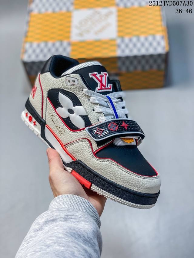 公司级路易威登 Louis Vuitton Lv路易威登板鞋 新款 Lv Trainer最新配色运动鞋 L家 篮球鞋风格运动鞋 该鞋由艺术总监 Virgil A