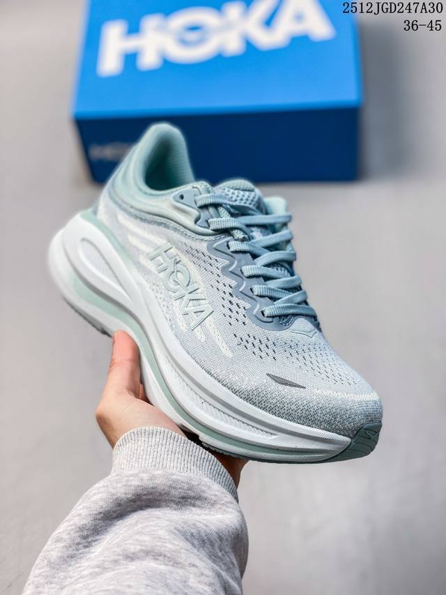 Hoka畅行无阻 Hoka One One Bondi 9 舒适百搭耐磨轻便 低帮跑步鞋 男女款。Bondi 9 最显著的变化在于其鞋底单元，原本扎实可靠的鞋底