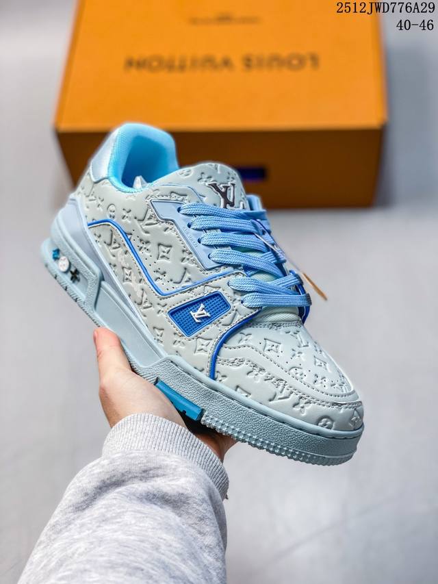 公司级 路易威登 Louis Vuitton Lv路易威登板鞋 时尚运动鞋潮厚底增高男鞋。舒适防滑底和百搭性霸屏整个时尚娱乐圈，细节调整完美主义！采用柔软皮革拼