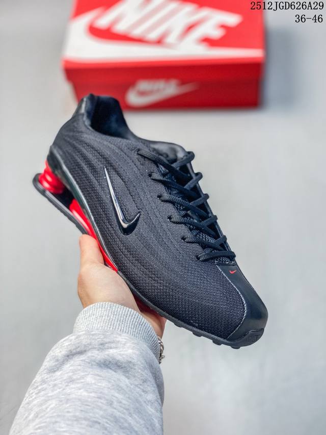 Nike Shox Z 耐克低帮复古舒适百搭男女运动休闲鞋 Nike Shox Z 以简约设计诠释高阶运动风格，但它绝非低调之作。 新品延续了千禧年之初 Sho