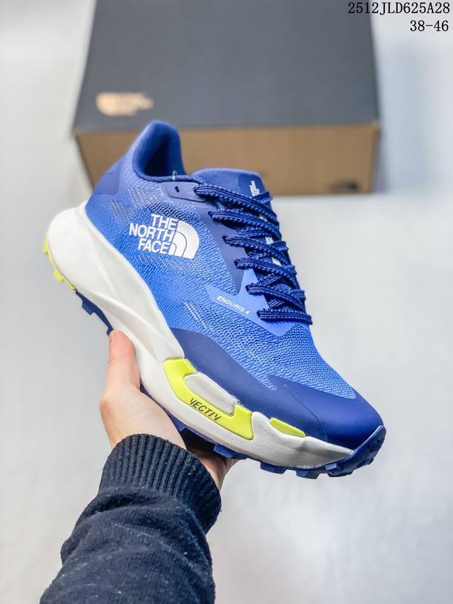 户外老爹运动鞋 The North Face 北面厚底增高跑步鞋 北脸男款老爹鞋 护脚踝登山鞋 透气织物鞋面 户外耐磨徒步鞋 。具有出色的抓地力和稳定性，在户外