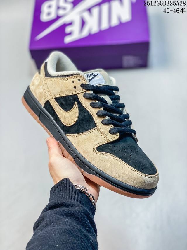 耐克 Nike Dunk Low 板鞋Sb系列经典百搭休闲运动板鞋加厚鞋舌的填充，使舒适性大大提升，同时也更方便穿脱中底部分则加入了脚感柔软舒适Zoomair气