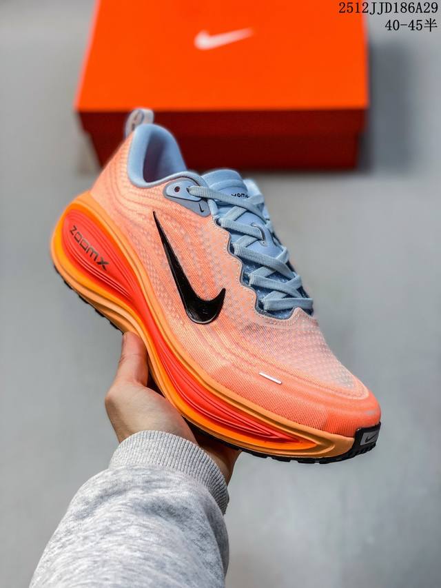 真标Nike Vomero plus 耐克 舒适减震防滑 低帮跑步鞋 全掌Reactx泡绵中底 前掌和后跟还配备了Air Zoom气垫单元 据说跑起来更快更舒适