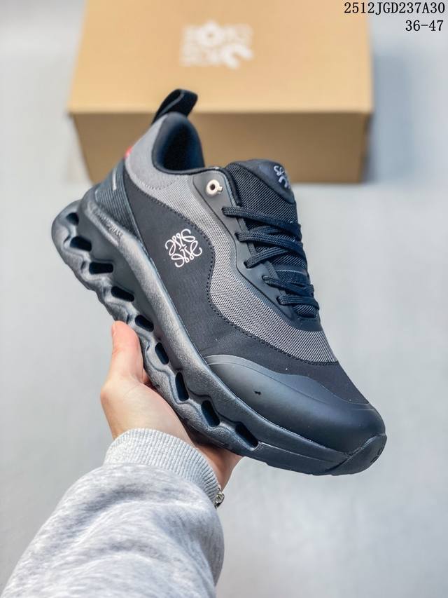 公司级Loewe X On昂跑Cloudtilt 罗意威 联名轻量运动休闲鞋 脚感很舒服 鞋底柔软且包裹性好 上脚显腿长 不管休闲还是运动都很百搭 是最好看最显