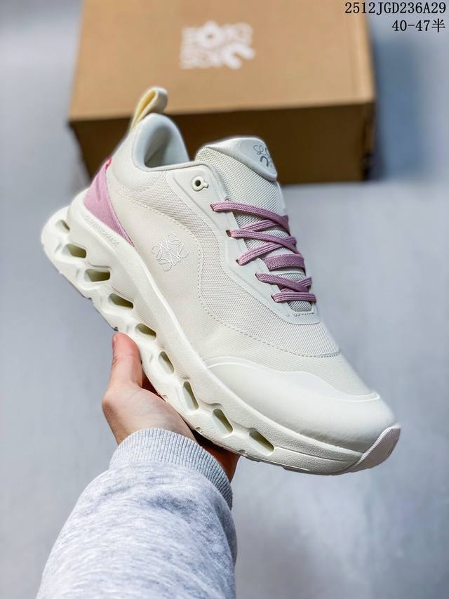 公司级Loewe X On昂跑Cloudtilt 罗意威 联名轻量运动休闲鞋 脚感很舒服 鞋底柔软且包裹性好 上脚显腿长 不管休闲还是运动都很百搭 是最好看最显