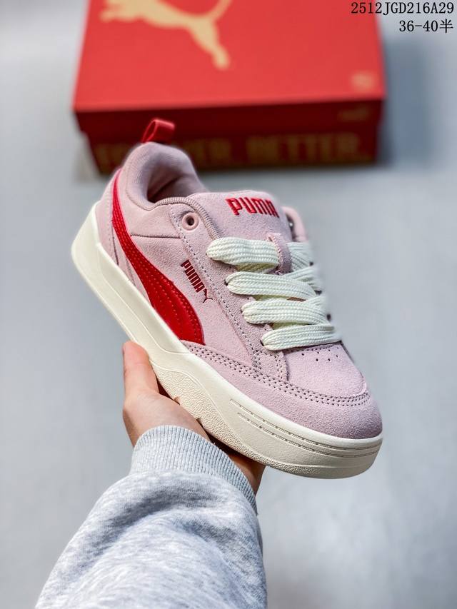 公司级 puma 彪马 男女运动板鞋，原楦原纸版开发版型，采用环保纤维革组合翻毛皮饰片鞋面材质，外置耐磨橡胶大底蕾哈娜同系面包鞋太好看了！彪马puma park