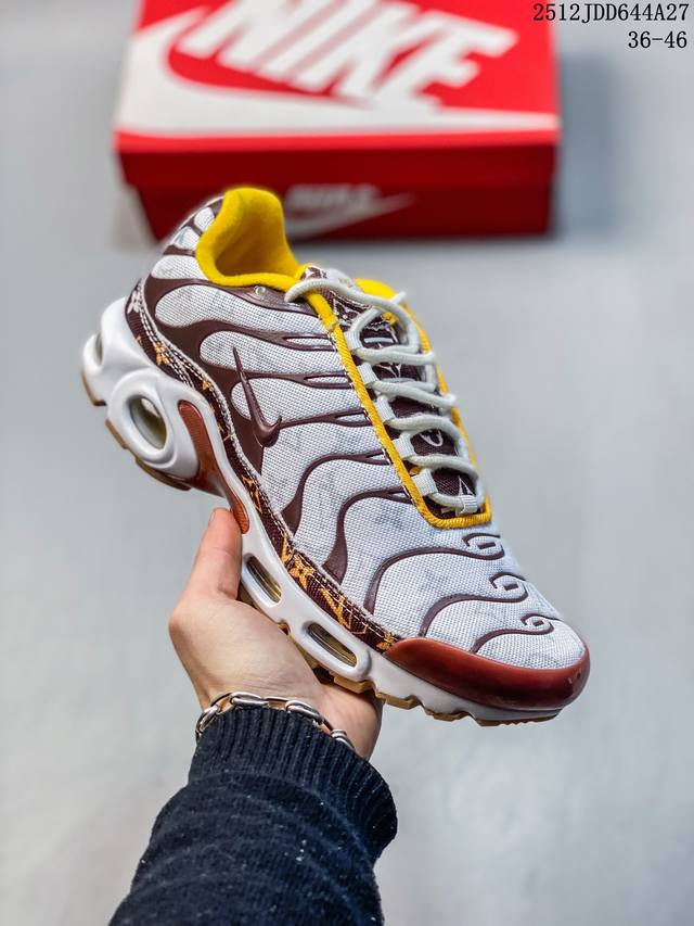 耐克 乔丹Air Jordan 1 Low Aj1 乔1 乔丹1代Aj1 倒勾低帮复古文化休闲运动篮球鞋。该鞋款从 1985 年元年款汲取设计灵感，焕新演绎简约