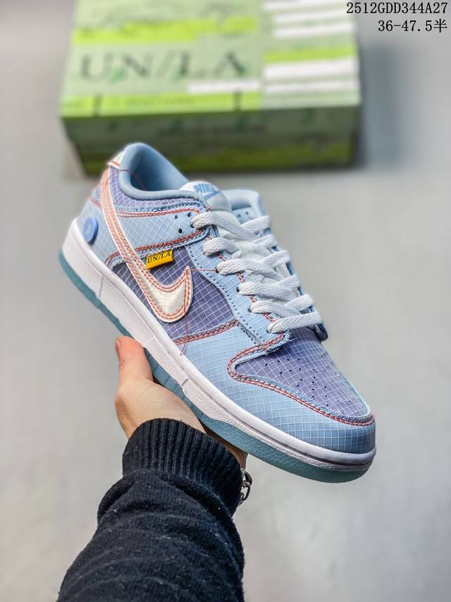 耐克Nike Sb Dunk Low Sb 系列扣篮系列复古低帮休闲运动滑板板鞋。采用脚感柔软舒适Zoomair气垫，有效吸 收滑板等极限运动在落地时带来的冲击