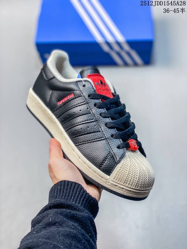 公司级Adidas Originals Superstar贝壳头系列 阿迪达斯 三叶草低帮经典百搭休闲运动板鞋 货号:Jq3223 尺码:36 36.5 37