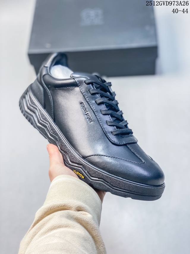 公司级可隆Kolon Sport Swift Ltr 合成革户外运动 减震低帮 生活休闲鞋 可隆自主研发黑科技面料 采用户外高科技热压 压胶 镭射切割等工艺 呈