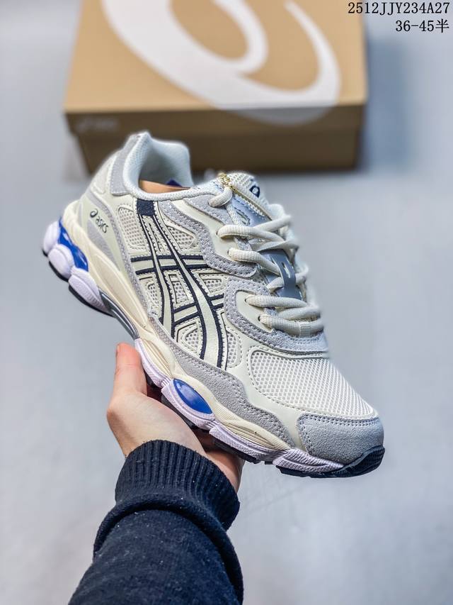 真标Asics Gel-Nyc 亚瑟士 透气网眼鞋面 配合部分合成革材质 采用全新Ahar+橡胶材质 更加耐磨 货号:1203A788-101 尺码:36 37