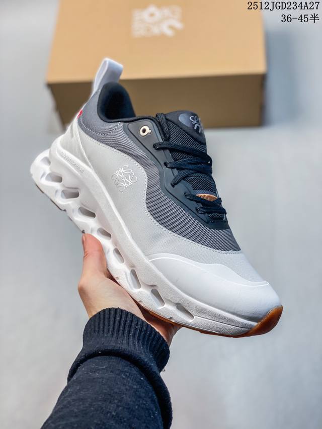 真标Loewe X On昂跑Cloudtilt 罗意威 联名轻量运动休闲鞋 脚感很舒服 鞋底柔软且包裹性好 上脚显腿长 不管休闲还是运动都很百搭 是最好看最显质