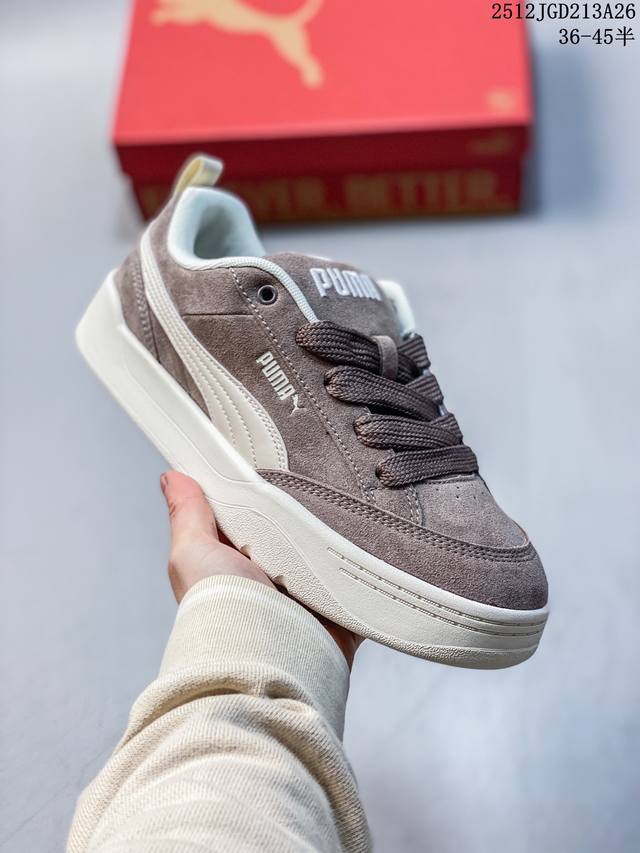 公司级 puma 彪马 男女运动板鞋，原楦原纸版开发版型，采用环保纤维革组合翻毛皮饰片鞋面材质，外置耐磨橡胶大底蕾哈娜同系面包鞋太好看了！彪马puma park