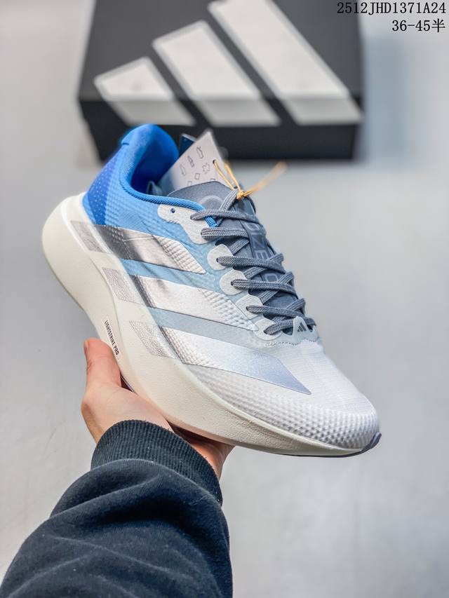 Adidas Adizero Evo Sl 2代 阿迪超轻透气缓震跑鞋 整体外观造型与Adizero Adios pro Evo 1非常相似 中底配置方面搭载全