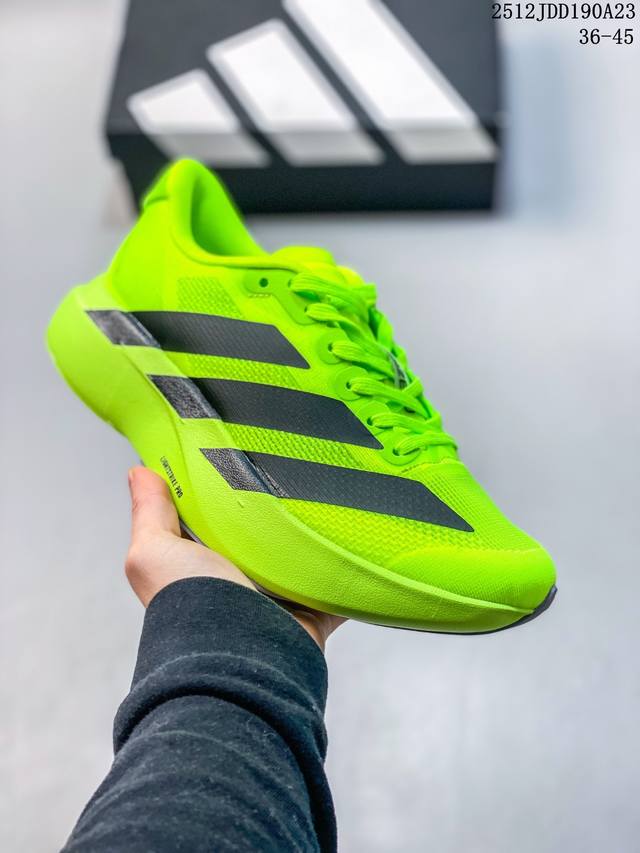 阿迪达斯Ad Adizero Evo Sl M 阿迪超轻透气缓震跑鞋以令人难以置信的138克重量，刷新了跑鞋轻量化的记录，阿迪在材料科学和工艺技术上的深厚积累。