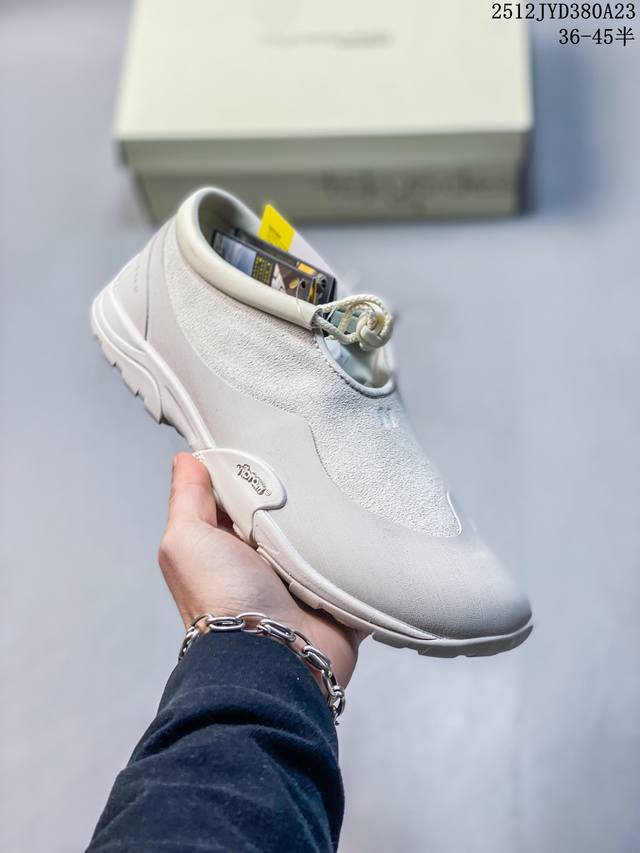 新百伦New Balance Mt10系列 薄系扁鞋风赤足生活休闲鞋 Mt10Tt D鞋底采用Vibram橡胶大底，赋予卓越的抓地力，适合多种地形穿着。中底采用