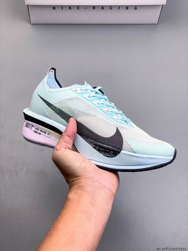Nike Zoomx Vaporfly Next% 4耐克 轻量化 网面透气运动鞋 这款新一代最强跑鞋在鞋面和鞋底都进行了全方位升级鞋面使用了全新 Vaporw