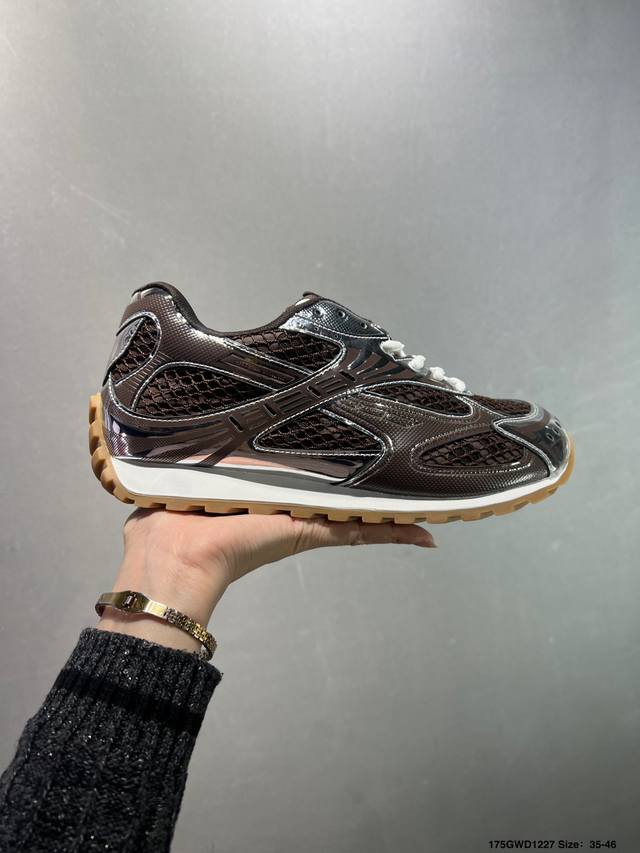 公司级男女鞋原楦原纸版开发版采用轻质科技菱形网布面料鞋面材质#内嵌透气网面贴合加厚pu缓震乳胶脚垫#外置防变形耐磨Tpu橡胶大底向品牌著名的 Intreccia