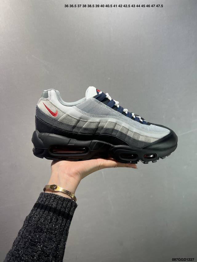 公司级Nike Air Muscle 95 Qs Ygo 复古单品 潮流百搭 气垫缓震慢跑鞋 Air Max 95就是源于设计师塞吉奥 罗扎诺的构想 Nike