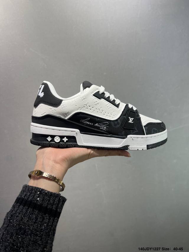 路易威登 Louis Vuitton Lv路易威登板鞋 新款 Lv Trainer最新配色运动鞋 L家 篮球鞋风格运动鞋 该鞋由艺术总监 Virgil Ablo