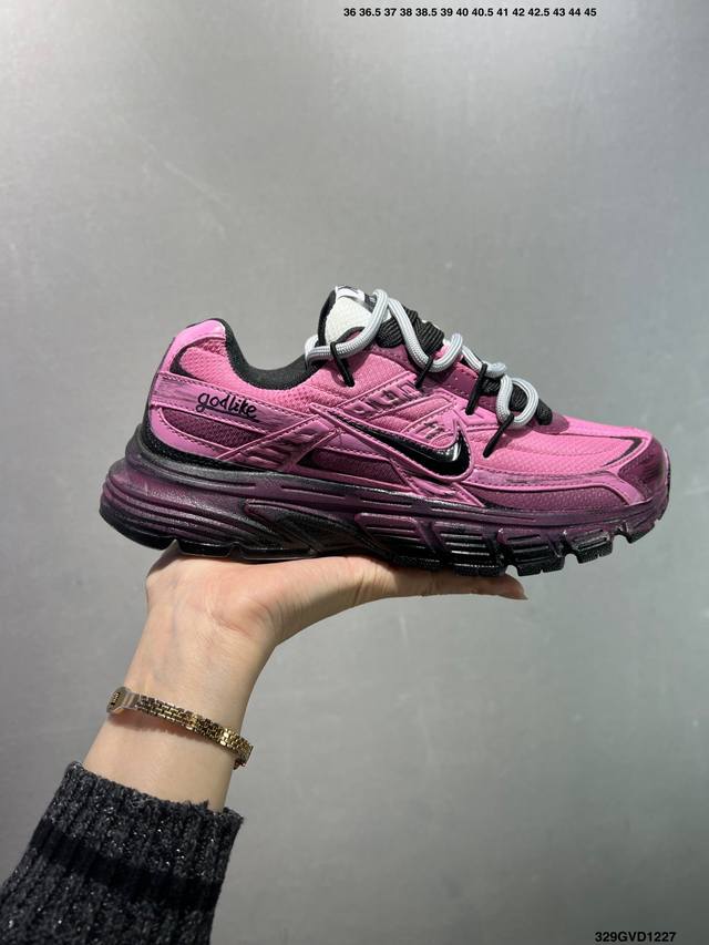 公司级Nk V5 Rnr 舒适百搭防滑耐磨低帮跑步鞋 舒适有型适合日常穿着 该鞋款延续千禧年经典设计搭载泡绵中底 厚实而轻盈匠心细节巧搭立体耐克勾标志焕新演绎复