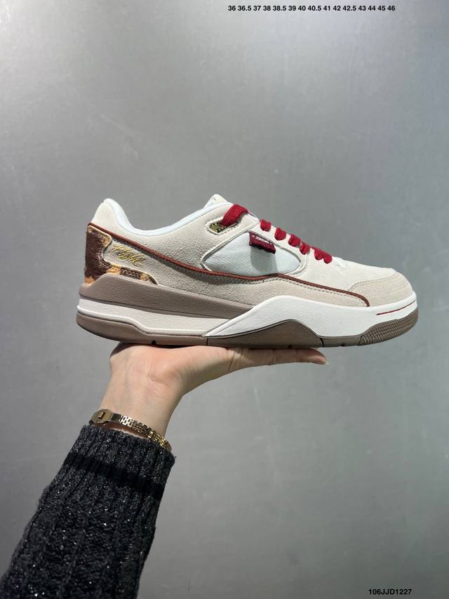 马年Air Jordan 4 Retro Flight Court Sp 低帮 黑色 Aj4 乔丹4代 Aj4 乔4 低邦 黑色 乔丹篮球鞋系列 鞋身整体以黑色