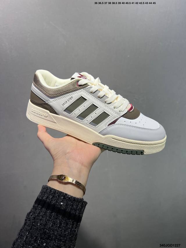 Ad Forum Low Og 低帮百搭潮流休闲运动板鞋 以复古篮球鞋的外形为基础 采用皮革拼接 简约百搭 更加贴合舒适 中底内侧网格造型起到点睛之笔 外底橡胶