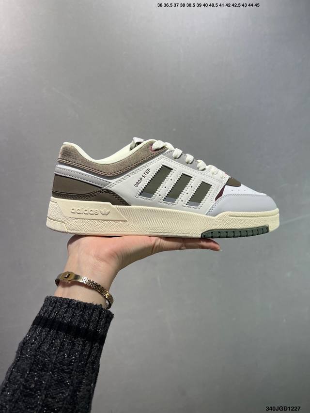 Ad Forum Low Og 低帮百搭潮流休闲运动板鞋 以复古篮球鞋的外形为基础 采用皮革拼接 简约百搭 更加贴合舒适 中底内侧网格造型起到点睛之笔 外底橡胶