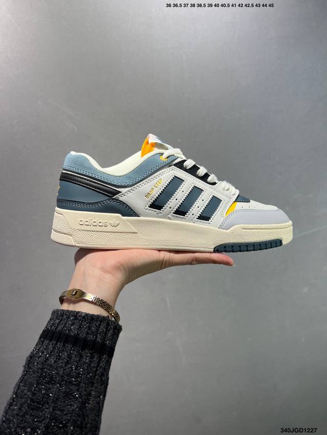 Ad Forum Low Og 低帮百搭潮流休闲运动板鞋 以复古篮球鞋的外形为基础 采用皮革拼接 简约百搭 更加贴合舒适 中底内侧网格造型起到点睛之笔 外底橡胶