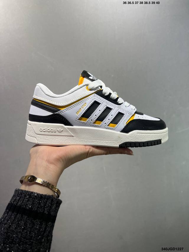 Ad Forum Low Og 低帮百搭潮流休闲运动板鞋 以复古篮球鞋的外形为基础 采用皮革拼接 简约百搭 更加贴合舒适 中底内侧网格造型起到点睛之笔 外底橡胶