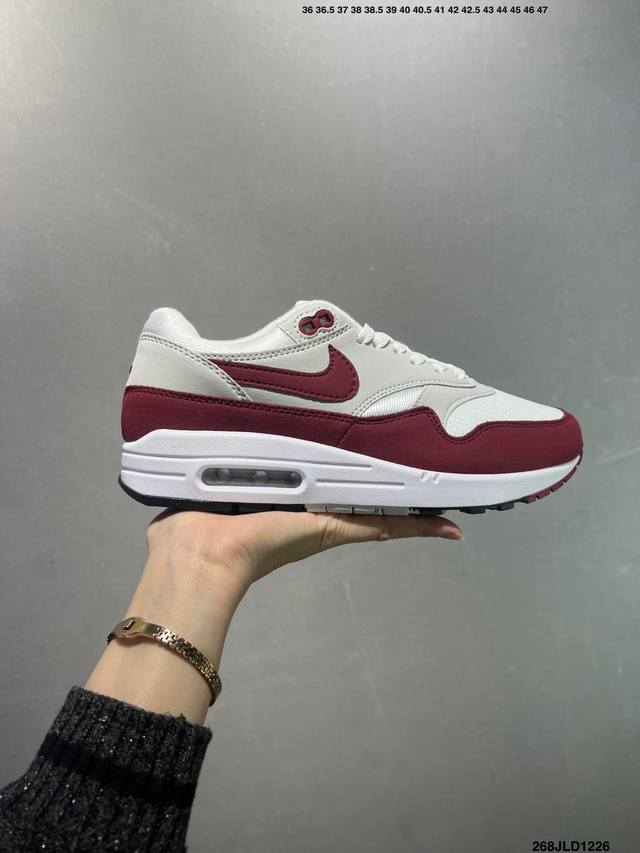 公司级Nk Air Max 1 初代复古气垫慢跑鞋 Hj9292-070 由Tinker Hatfeld和Mark parker在1987年设计 灵感来自于巴黎