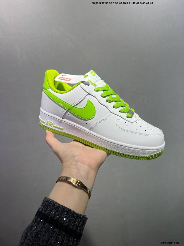 Nk Air Force 1 Low 白黑空军一号低帮百搭休闲运动板鞋 柔软、弹性十足的缓震性能和出色的中底设计 横跨复古与现代的外型结合 造就出风靡全球三十多