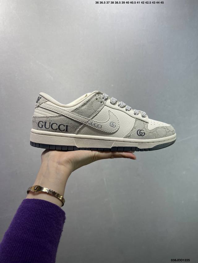 特价D Original Samba Og 复古经典轻便板鞋 定制配色 Xr0011 这款桑巴鞋展示了高质量的工艺 带有装饰的超锁缝制和无缝的手感 柔软、柔软的