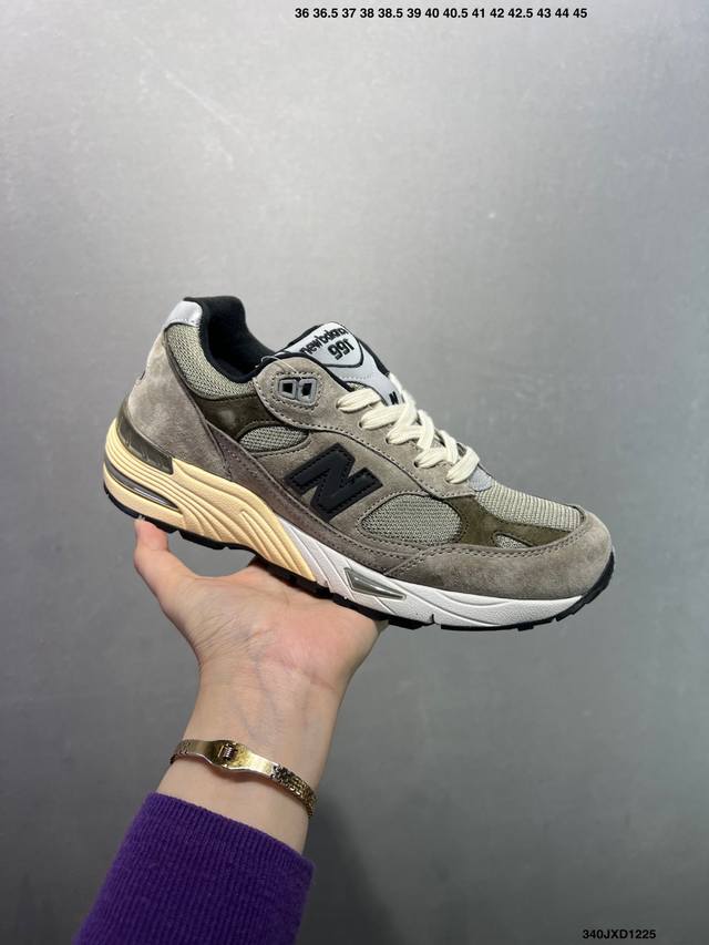 公司级New Balance 新百伦Nb991总统复古慢跑鞋 鞋身以网眼鞋面结合同色系优质麂皮革构成，鞋舌处点缀 New Balance Made In Usa