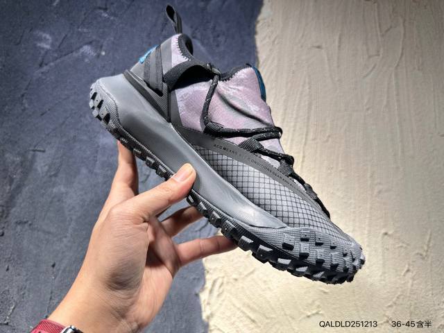 新品上市实拍 Nk Acg Mountain Fly Low Gtx Se 户外登山运动鞋 鞋面采用 Gore-Tex 材料，质地轻盈 耐穿拒水 结合易于抽拉的