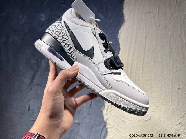 新品上市实拍 Air Jordan Legacy 312 Low 乔丹最强三合一混合版 有着交错结合的设计，它的名字就展现出它所包含的鞋款元素，312 分别对应