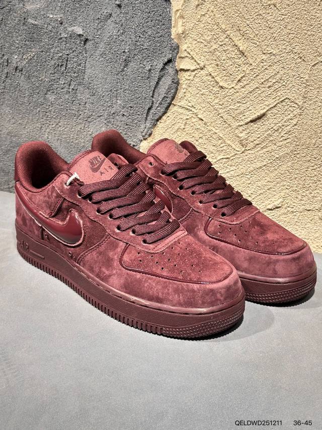 新品上市实拍 极致性价比 Nike Air Force 1 Low 原厂冲刀皮料切割干净无任何毛边清洁度细节完美 做工细节全方位比对 原楦原纸板打造纯正空军专注