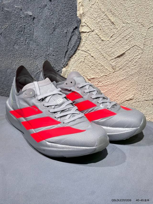 Adidas Adizero Takumi Sen 11 W 阿迪达斯 耐磨减震专业跑步鞋 无论是平时训练还是马拉松 让这款跑步鞋伴你畅快开跑 兼具舒适性和结构