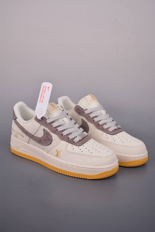 Nike Air Force 1 Low Lv联名 原楦头原纸板 打造纯正空军版型 专注外贸渠道 全掌内置蜂窝气垫 原盒配件 原厂中底钢印、拉帮完美 官方货号: