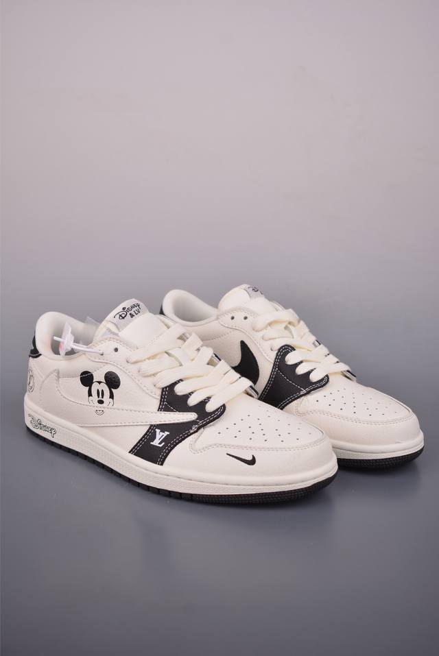 Fragment X Travis Scott X Lv Air Jordan 1 Low 三方联名倒钩 全新的三方联名低帮倒钩鞋面延续了黑脚趾设计，整双鞋以全