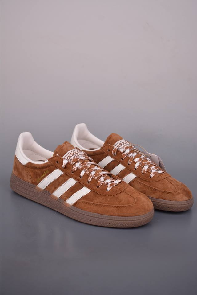Adidas Handball Spezial 充正版本 阿迪达斯经典款 复古休闲板鞋 #全鞋采用反毛皮制作 牛筋耐磨大底 承载青春情怀的板鞋 经典三条杠装饰鞋