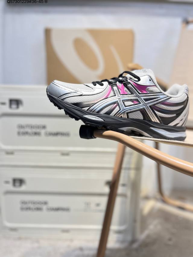 Asics Gel- Sekiran亚瑟士经典跑鞋 如今机能风和户外风吹得正劲，便是主打“Urban Outdoor机能越野风格”，城市和户外场景都能轻松应对。