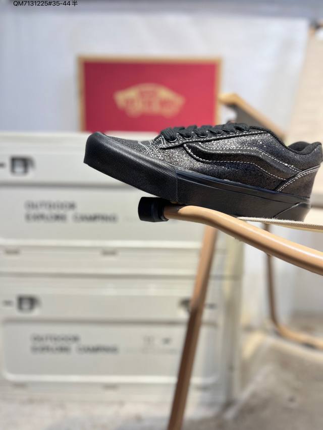 真标硫化工艺#原厂档案开发铝楦版型#正确安娜系列翘头鸟嘴贴条弧度致敬滑板文化，联乘瑞典著名鞋店Sneakersnstuff X Vans Sk8 Mid Sns