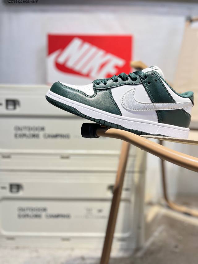 耐克Nike Dunk Low 板鞋Sb系列经典百搭休闲运动板鞋加厚鞋舌的填充，使舒适性大大提升，同时也更方便穿脱中底部分则加入了脚感柔软舒适Zoomair气垫