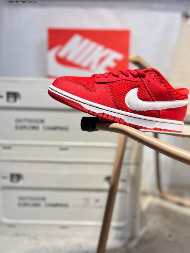福利特价耐克Nike Dunk Low 板鞋Sb系列经典百搭休闲运动板鞋加厚鞋舌的填充，使舒适性大大提升，同时也更方便穿脱中底部分则加入了脚感柔软舒适Zooma