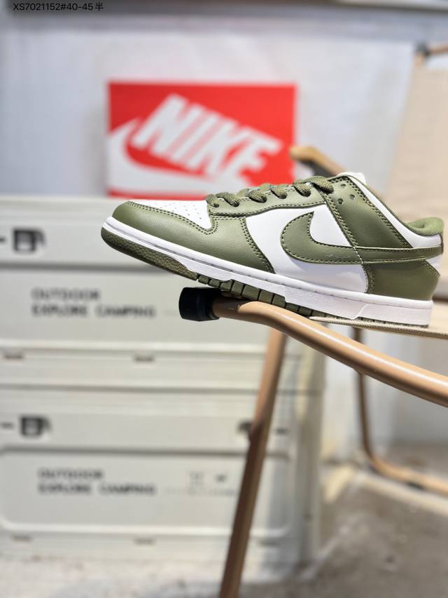 福利特价耐克Nike Dunk Low 板鞋Sb系列经典百搭休闲运动板鞋加厚鞋舌的填充，使舒适性大大提升，同时也更方便穿脱中底部分则加入了脚感柔软舒适Zooma