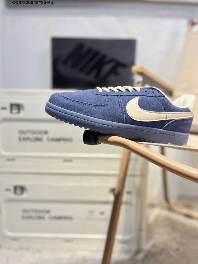 Nike 耐克 男女鞋半码制，原楦原纸版开发版型，采用粒面硬质牛剖革组合牛津布鞋面材质，外置耐磨橡胶外底重现经典宝藏鞋款重新带回，耐克Nike Field Ge